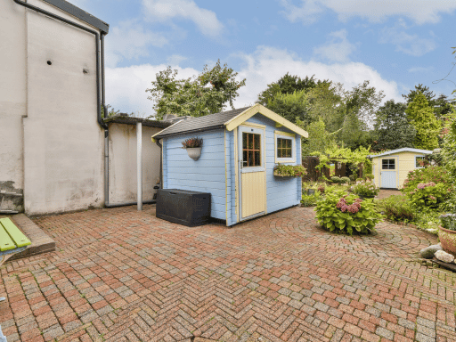 What Is the Best Shed for Cold Weather? Your Complete Guide