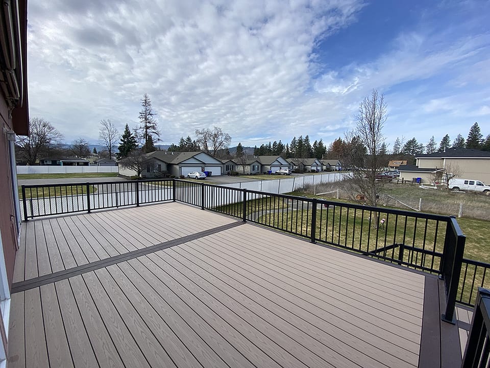 Large back deck with a composite middle border.