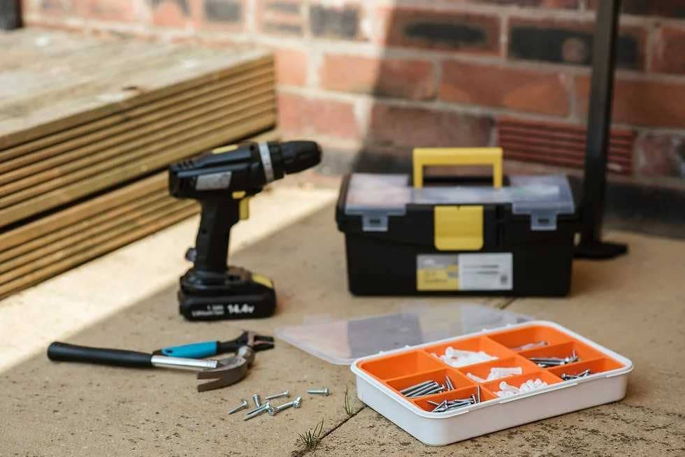 garage door repair toolbox and screw image